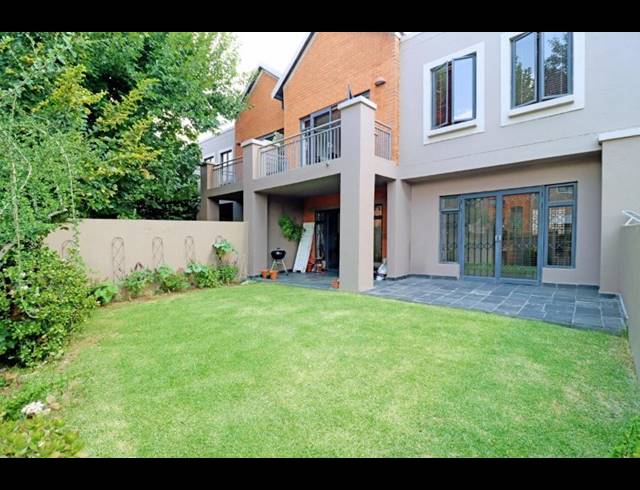 2 BEDROOM TOWNHOUSE FOR SALE IN DARRENWOOD